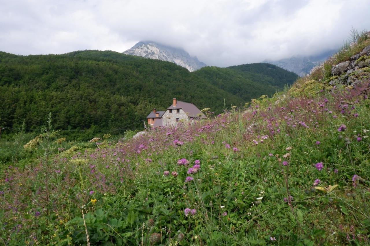 Guesthouse Kukaj Valbone Exterior foto